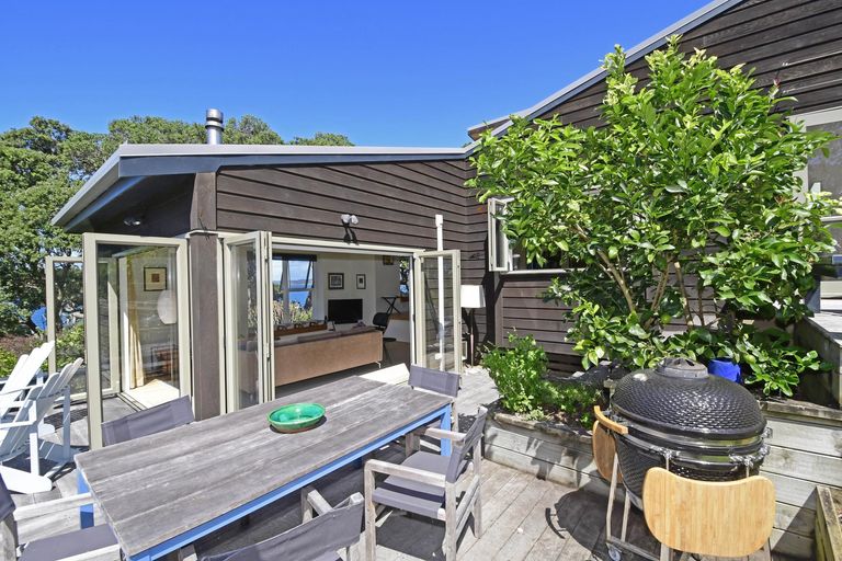 Photo of property in 7 Kyle Street, Leigh, 0985