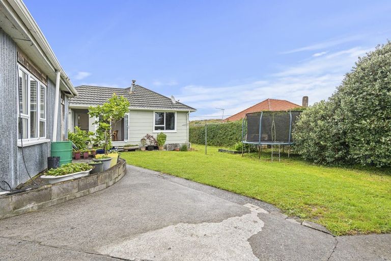 Photo of property in 64 Omata Road, Marfell, New Plymouth, 4310