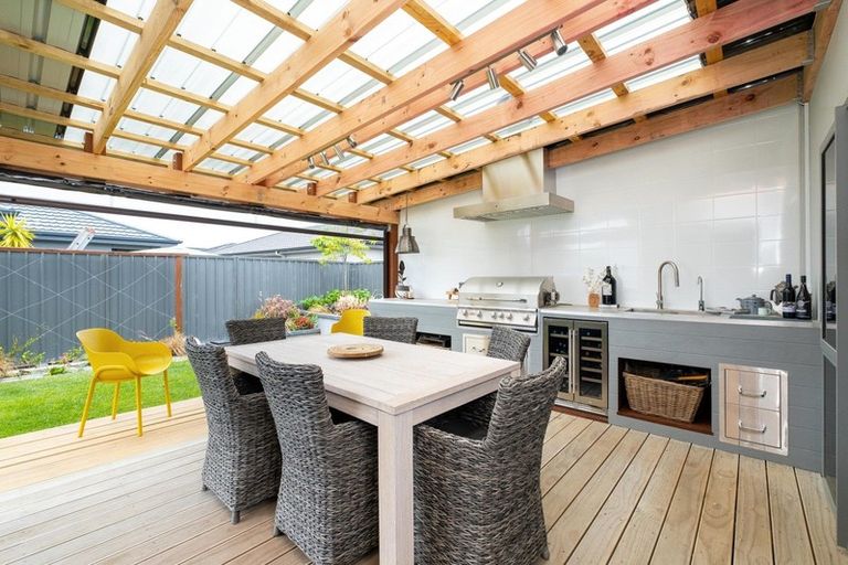 Photo of property in 2 Hurunui Drive, Te Awa, Napier, 4110