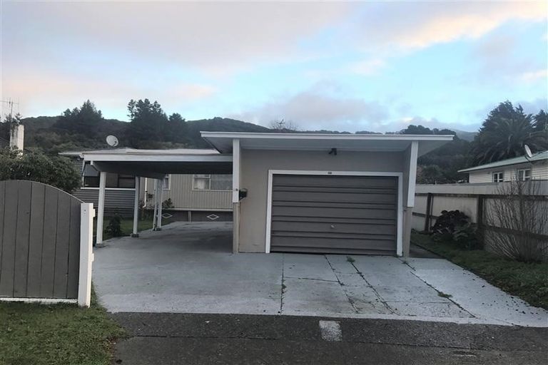 Photo of property in 29 Wainuiomata Road, Wainuiomata, Lower Hutt, 5014