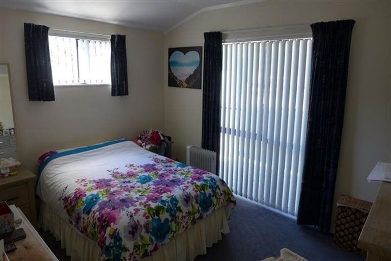 Photo of property in 1/130 Colwill Road, Massey, Auckland, 0614