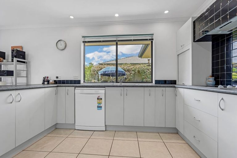 Photo of property in 41 Chadlington Avenue, Henderson, Auckland, 0612