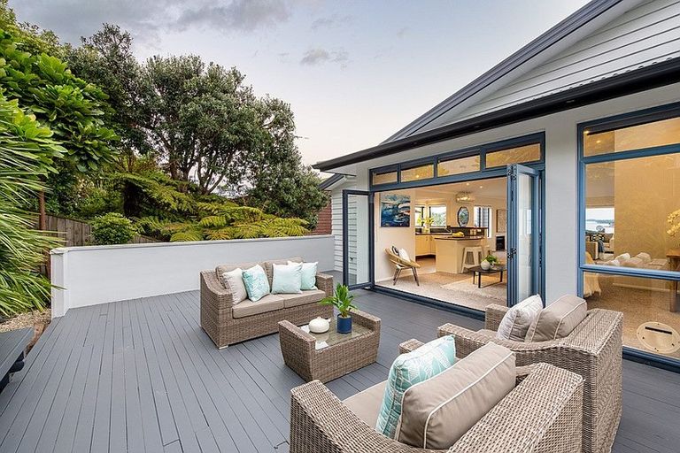 Photo of property in 21a Ridge Road, Waiake, Auckland, 0630