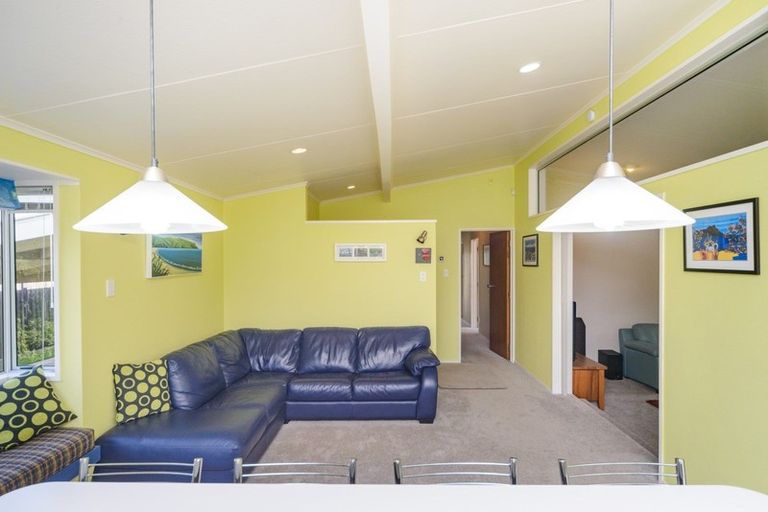 Photo of property in 6 Dunk Place, Milson, Palmerston North, 4414