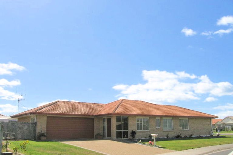 Photo of property in 2 Poinsettia Place, Mount Maunganui, 3116