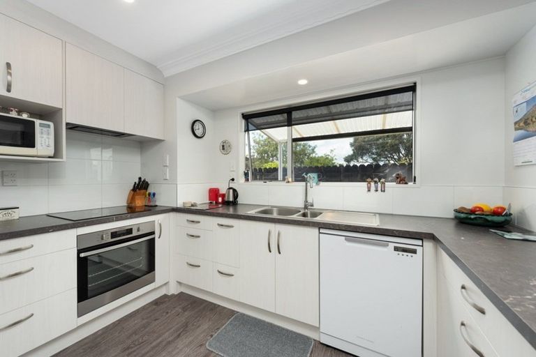 Photo of property in 16 Idesia Grove, Matua, Tauranga, 3110