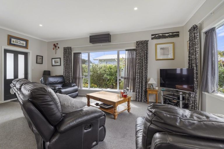 Photo of property in 52 Hinemoa Street, Paraparaumu, 5032