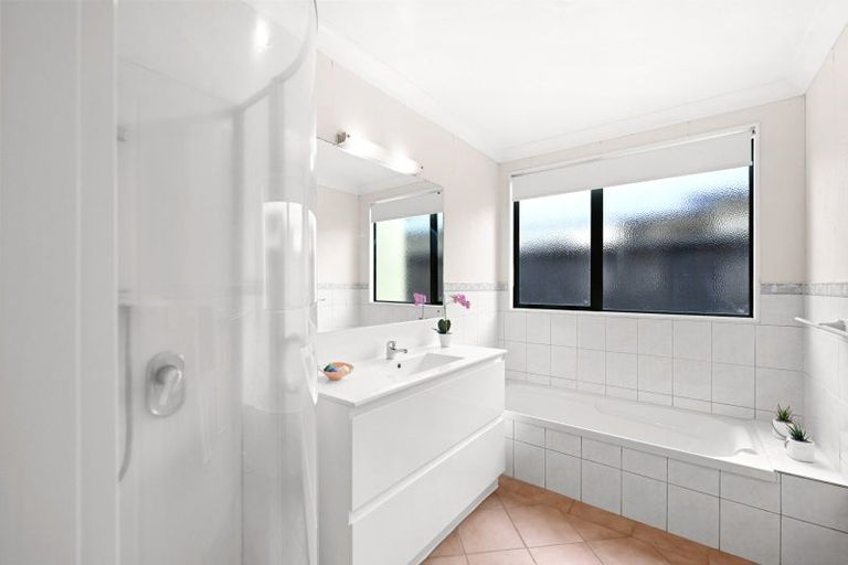 Photo of property in 3 Highgrove Drive, Grandview Heights, Hamilton, 3200