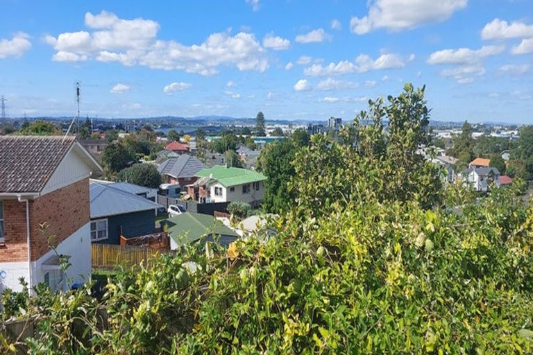 Photo of property in 12 Ruawai Road, Mount Wellington, Auckland, 1060