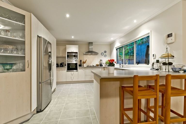 Photo of property in 8 Malin Place, Pinehill, Auckland, 0632