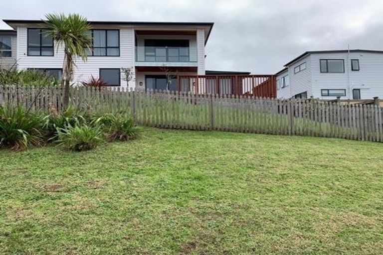 Photo of property in 3 Tuangi Street, Long Bay, Auckland, 0630