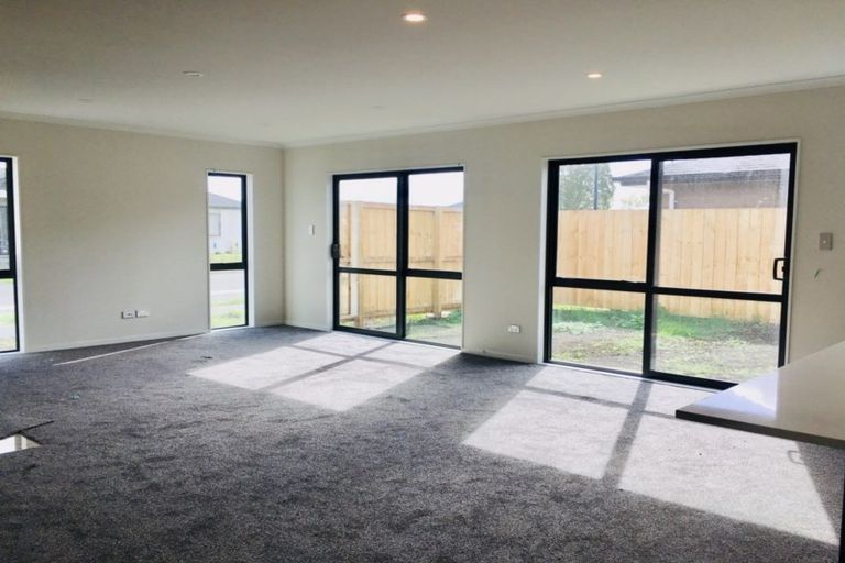 Photo of property in 4 Grandifolia Road, Takanini, 2110