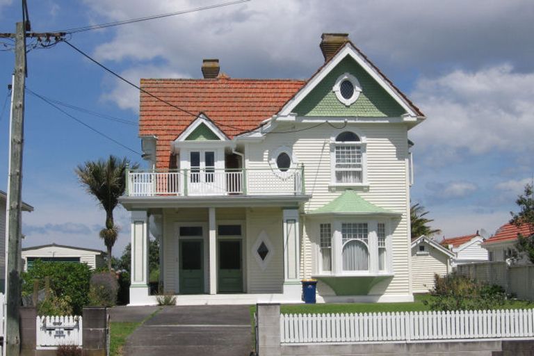 Photo of property in 117 Calliope Road, Stanley Point, Auckland, 0624
