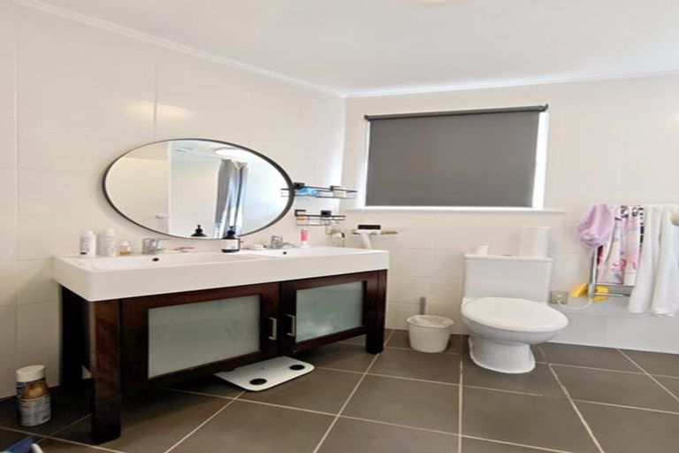 Photo of property in 20 Pupuke Road, Hillcrest, Auckland, 0627