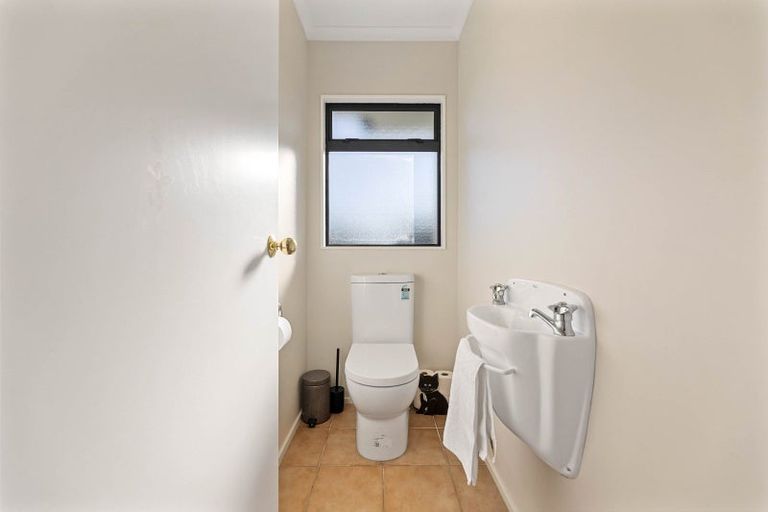 Photo of property in 27 Kinder Street, Acacia Bay, Taupo, 3330