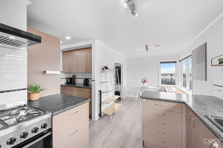 Photo of property in 7 Prestige Place, Maoribank, Upper Hutt, 5018