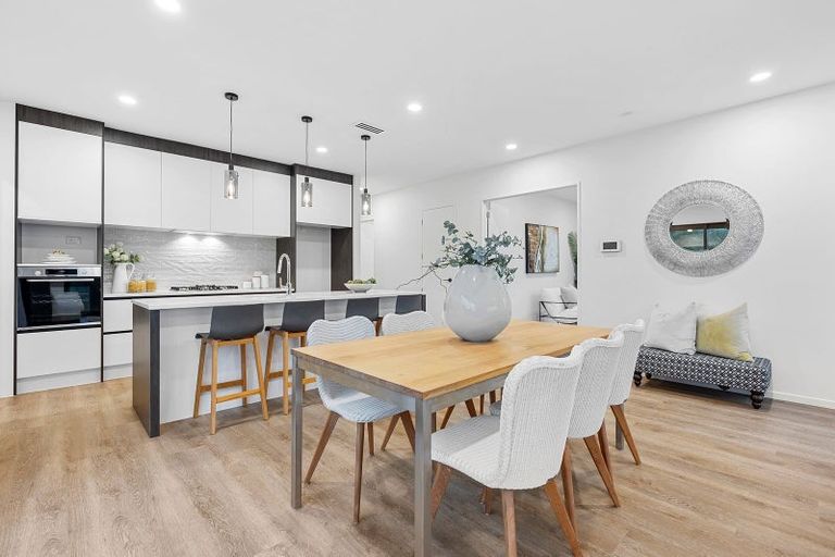 Photo of property in 32 Paparahi Place, Wainui, Silverdale, 0992