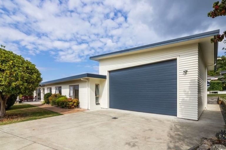 Photo of property in 9 Reeves Road, Acacia Bay, Taupo, 3330