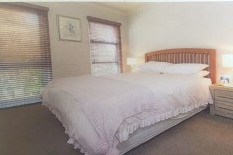 Photo of property in 22 Amorino Drive, Red Beach, 0932