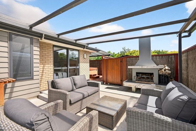 Photo of property in 3 Redwood Lane, Martinborough, 5711