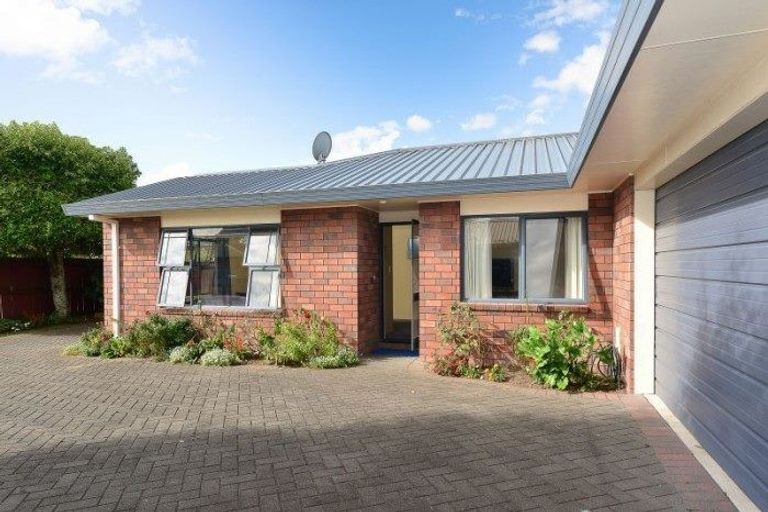 Photo of property in 14 Diomede Glade, Flagstaff, Hamilton, 3210