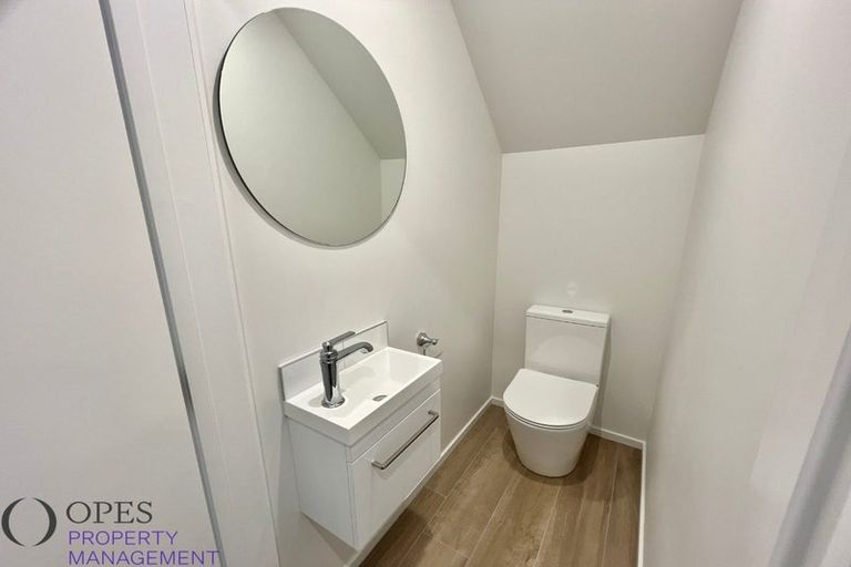 Photo of property in 2/40 New Brighton Road, Shirley, Christchurch, 8061