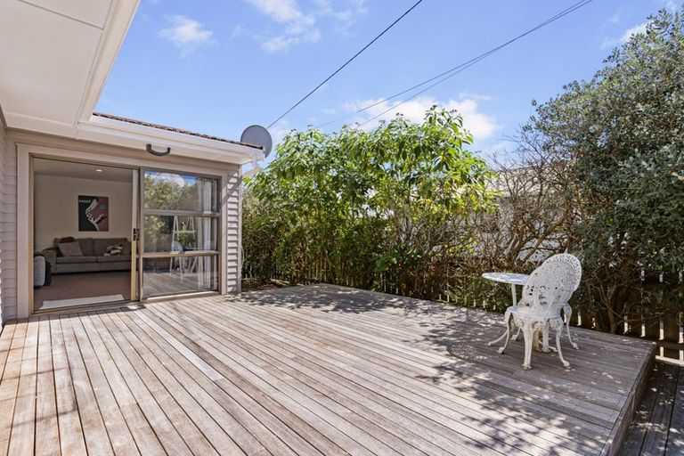 Photo of property in 22a Kirrie Avenue, Te Atatu South, Auckland, 0610