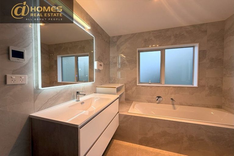 Photo of property in 56a Hogarth Rise, West Harbour, Auckland, 0618