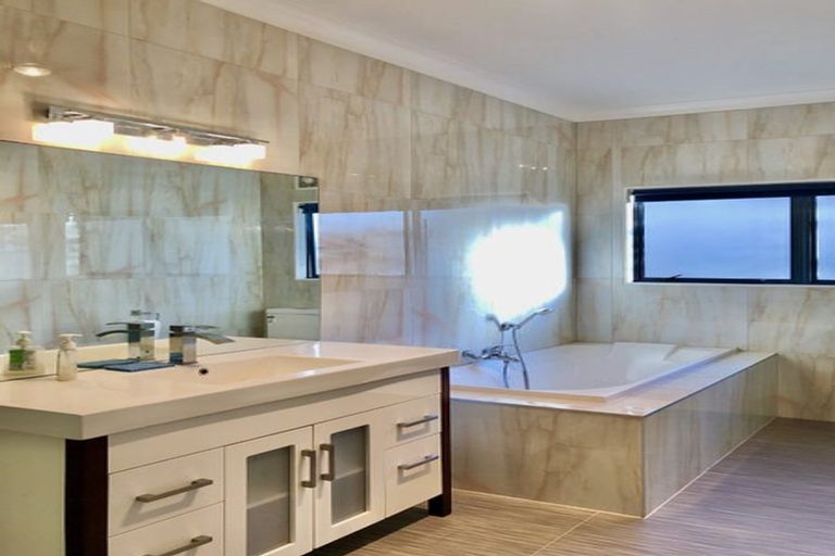 Photo of property in 32 Westerham Drive, Dannemora, Auckland, 2016