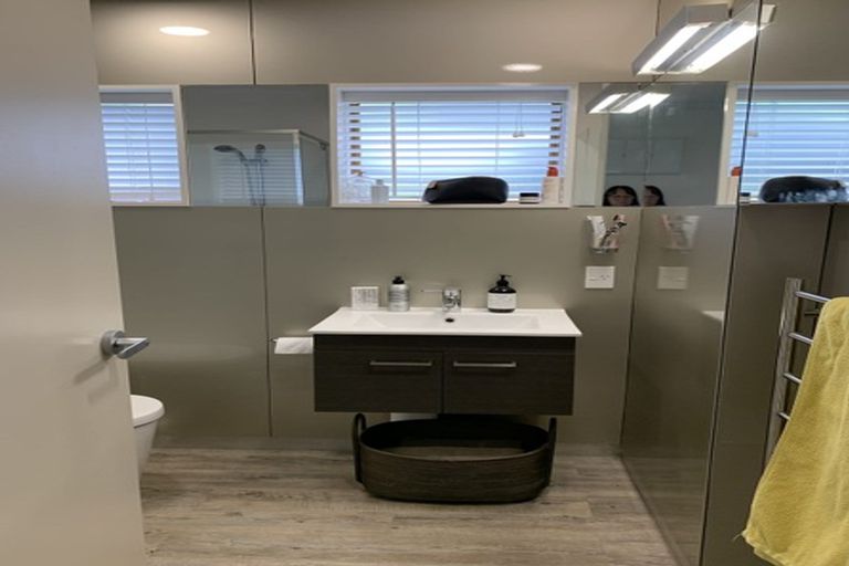 Photo of property in 3/27 Rangitoto Terrace, Milford, Auckland, 0620