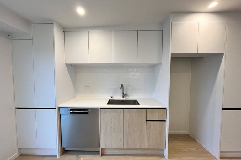 Photo of property in 16/9 Aeroview Drive, Beach Haven, Auckland, 0626