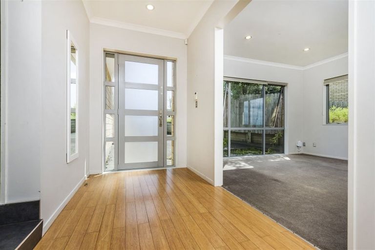 Photo of property in 44 Namsan Close, Fairview Heights, Auckland, 0632