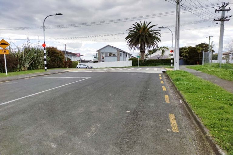 Photo of property in 2a Waitemata Road, Hauraki, Auckland, 0622