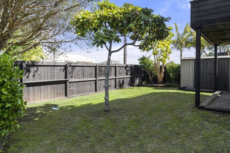 Photo of property in 2/94 Norwood Road, Bayswater, Auckland, 0622