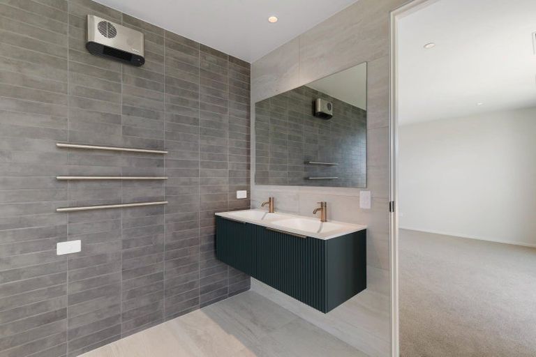 Photo of property in 6 Red Deer Rise, Kelvin Heights, Queenstown, 9300