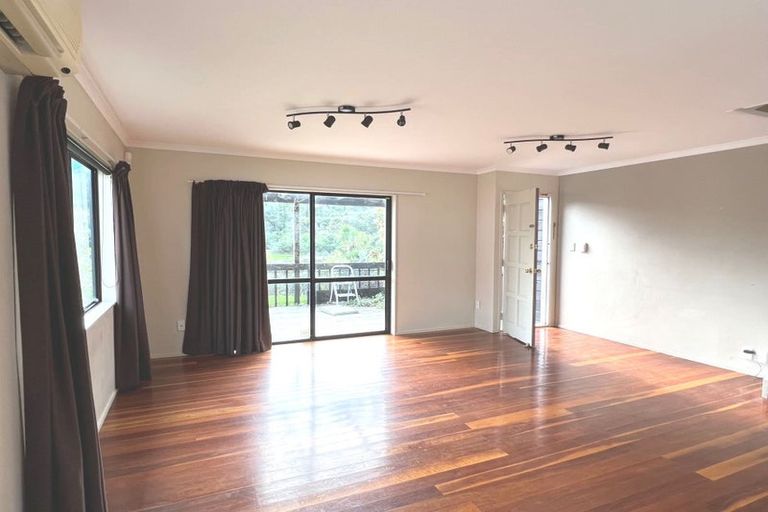 Photo of property in 1/13a Kitewao Street, Northcote, Auckland, 0627