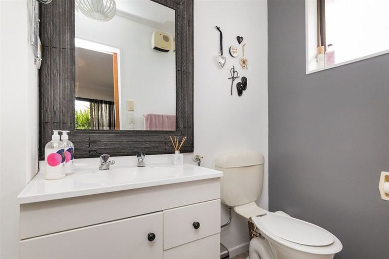 Photo of property in 6 Wedgwood Grove, Highbury, Palmerston North, 4412