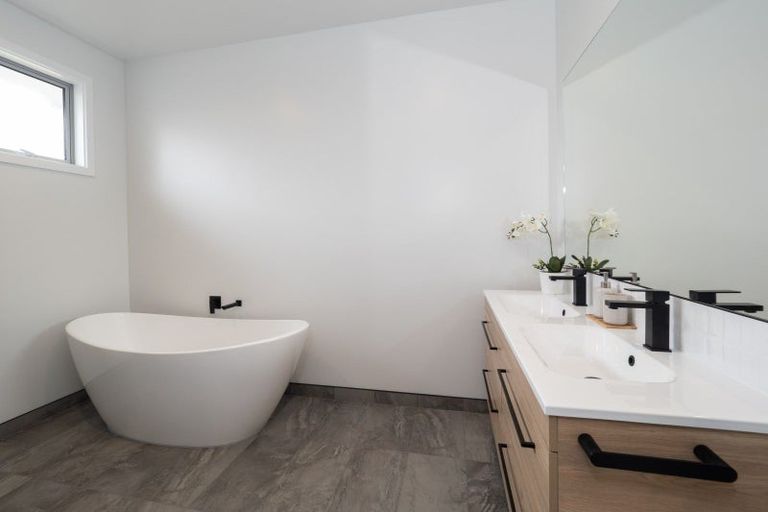 Photo of property in 8 Jag Way, Tinwald, Ashburton, 7700