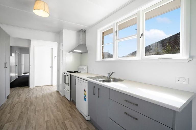 Photo of property in 2 Kenney Crescent, Fairfield, Hamilton, 3214