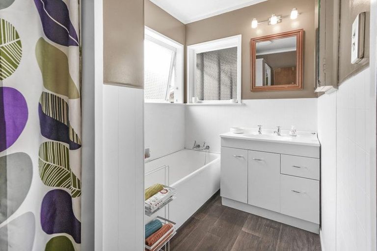 Photo of property in 1 Kingsley Street, St Andrews, Hamilton, 3200