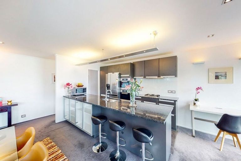 Photo of property in 11 Sovereign Point, Kaiwharawhara, Wellington, 6035