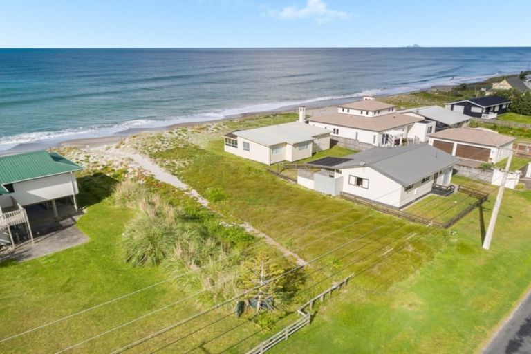 Photo of property in 425 Pukehina Parade, Pukehina, Te Puke, 3189