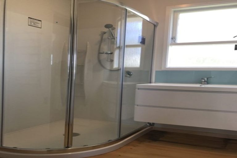 Photo of property in 959a Beach Road, Torbay, Auckland, 0630