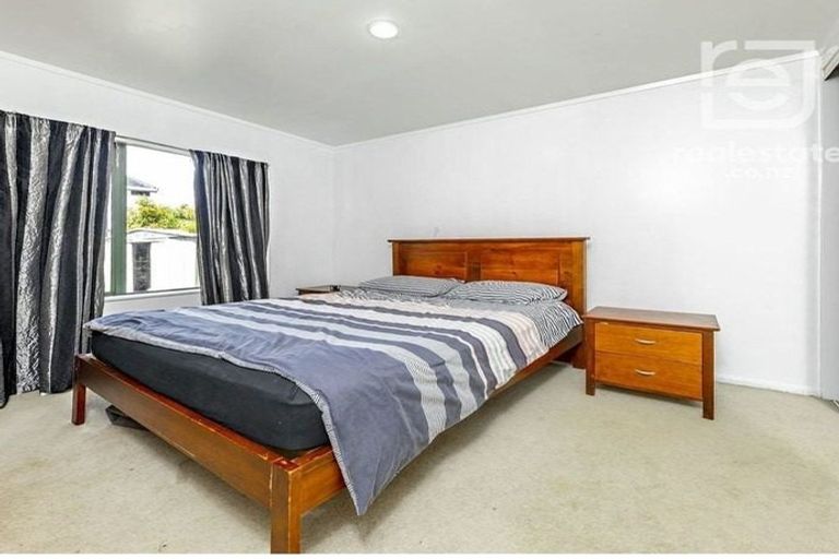 Photo of property in 4 Bernina Place, Weymouth, Auckland, 2103