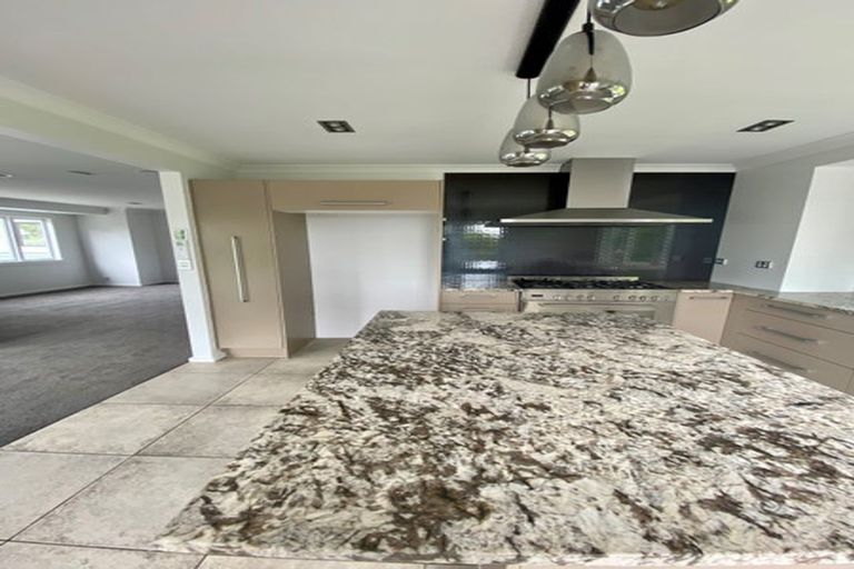 Photo of property in 26 West Lynn Road, Titirangi, Auckland, 0604