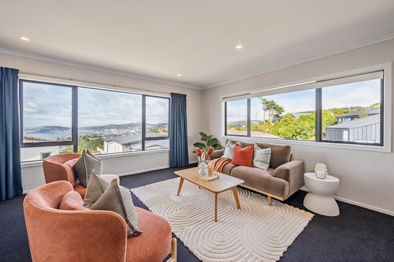 Photo of property in 12 Grumman Lane, Newlands, Wellington, 6037