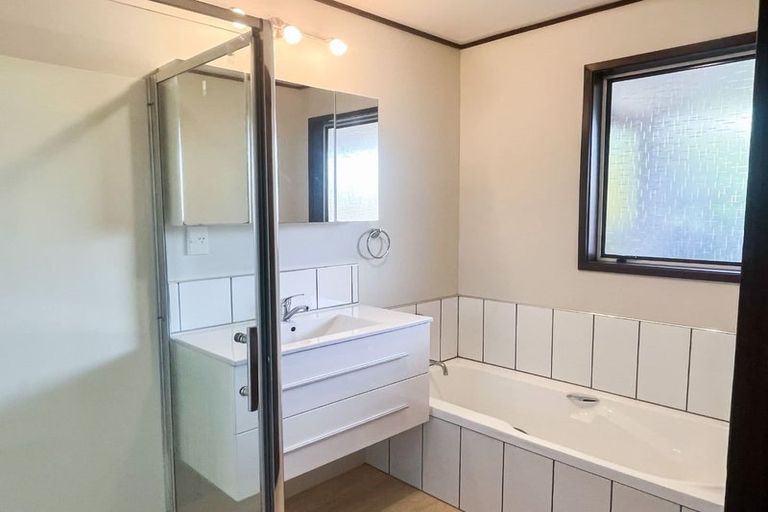 Photo of property in 14 Camberwell Place, Avonhead, Christchurch, 8042