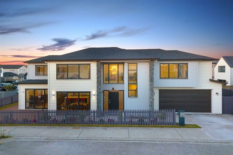 Photo of property in 1 Toanui Road, Hobsonville, Auckland, 0616