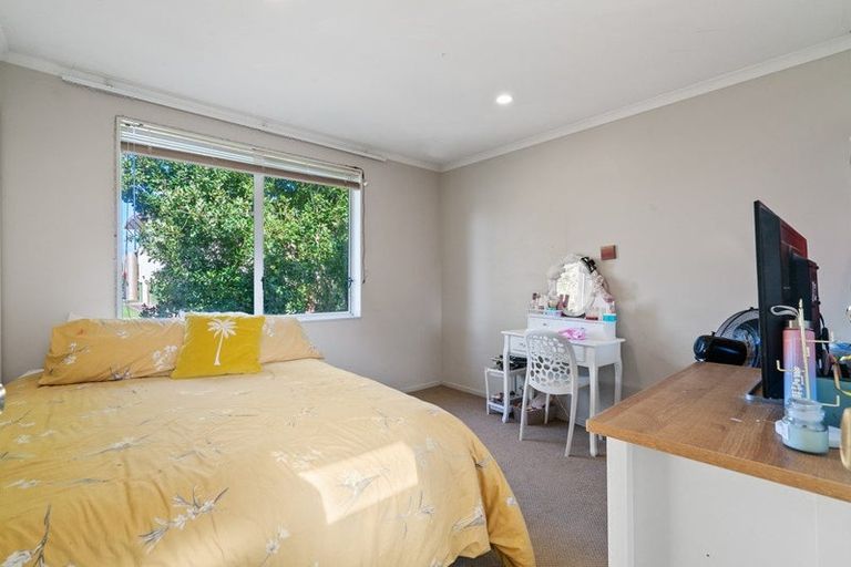 Photo of property in 27 The Track, Takanini, 2112