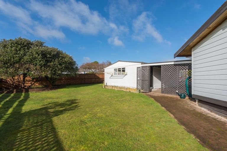 Photo of property in 2 Bata Place, Pomare, Rotorua, 3015